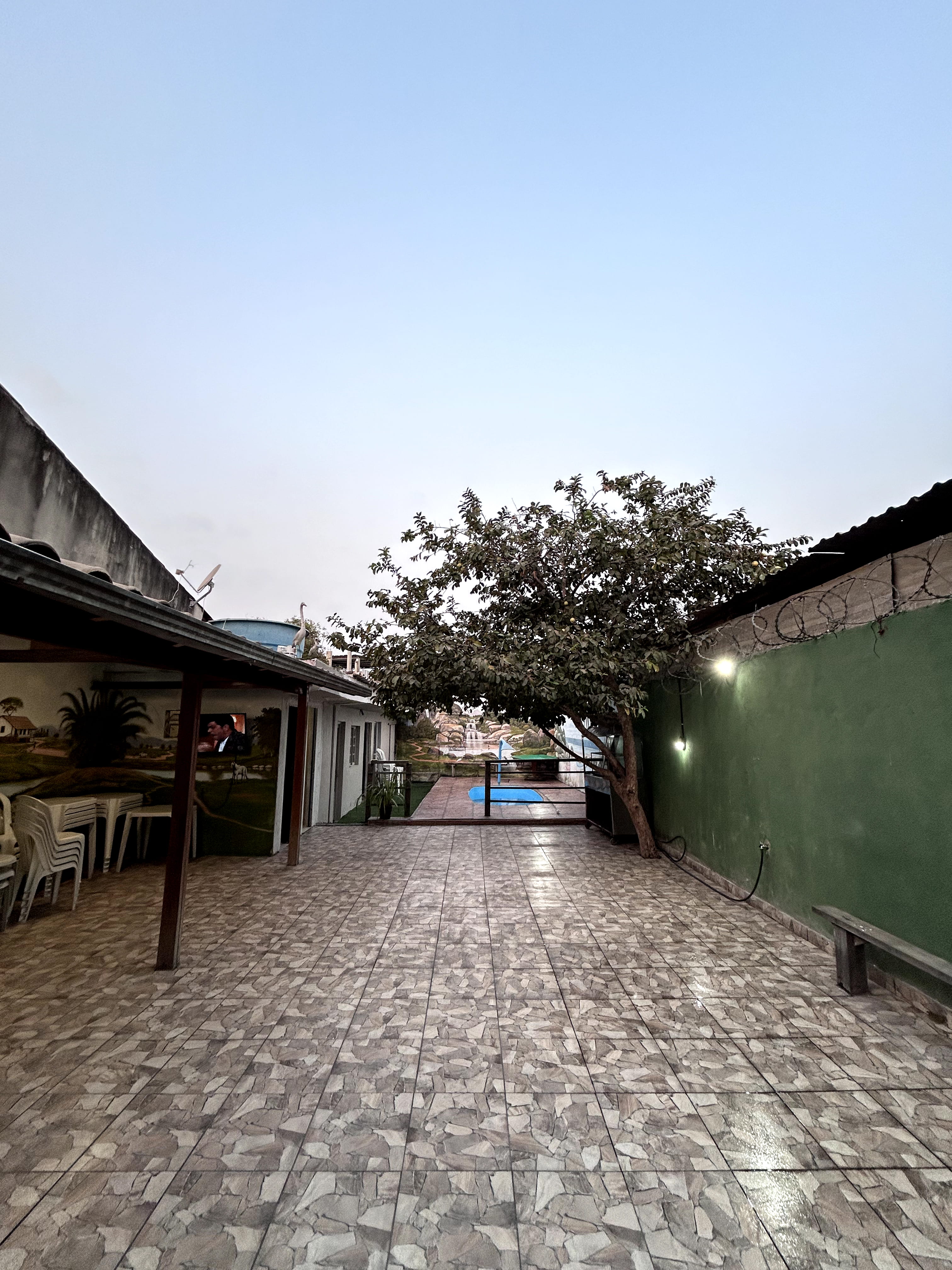 Área frontal sem pé de manga